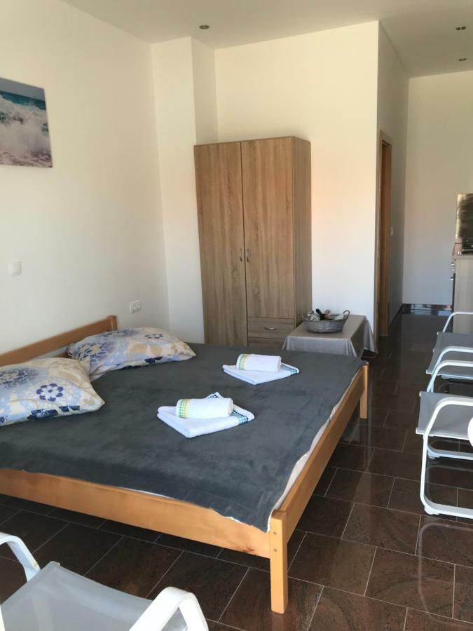 Apartmani Subasic Pag Town Eksteriør bilde