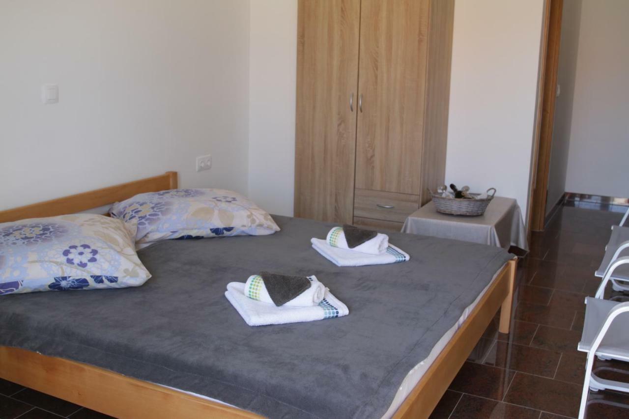 Apartmani Subasic Pag Town Eksteriør bilde
