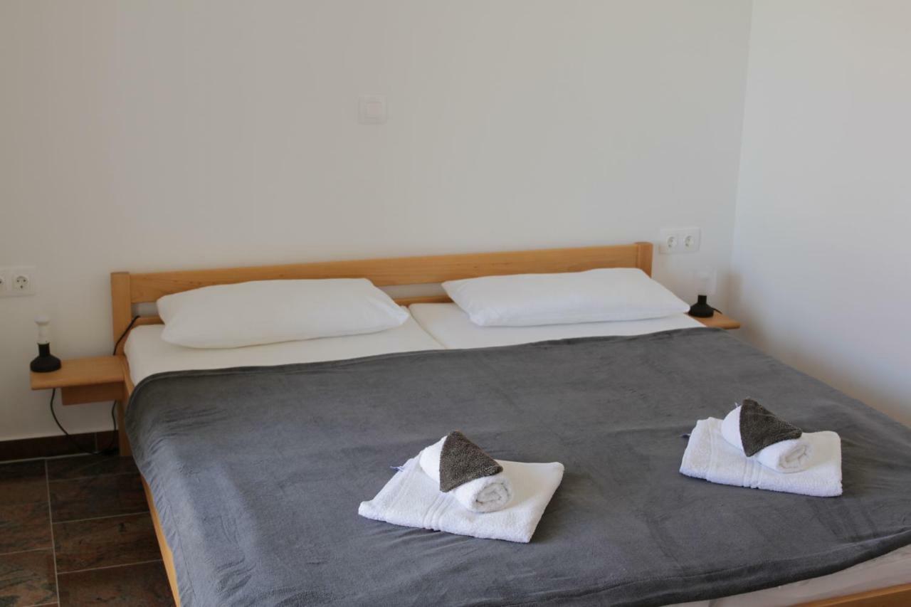 Apartmani Subasic Pag Town Eksteriør bilde
