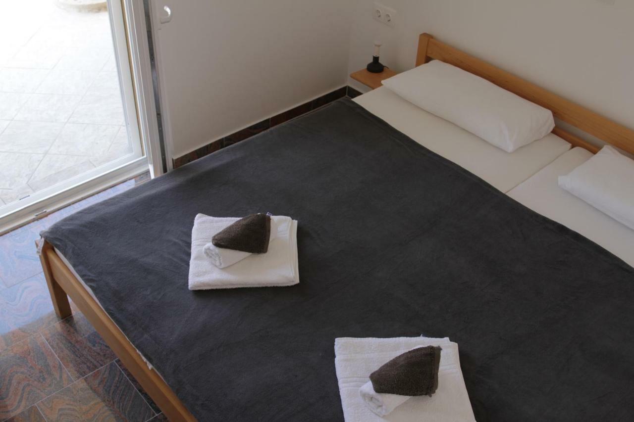 Apartmani Subasic Pag Town Eksteriør bilde