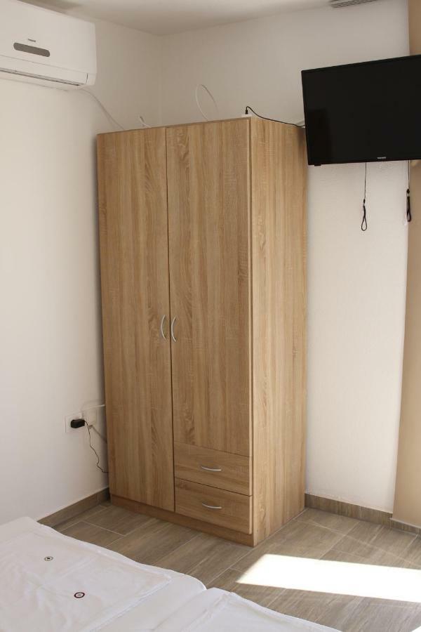 Apartmani Subasic Pag Town Eksteriør bilde