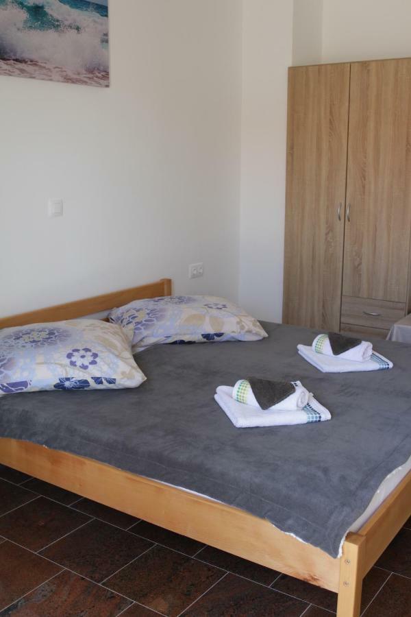 Apartmani Subasic Pag Town Eksteriør bilde
